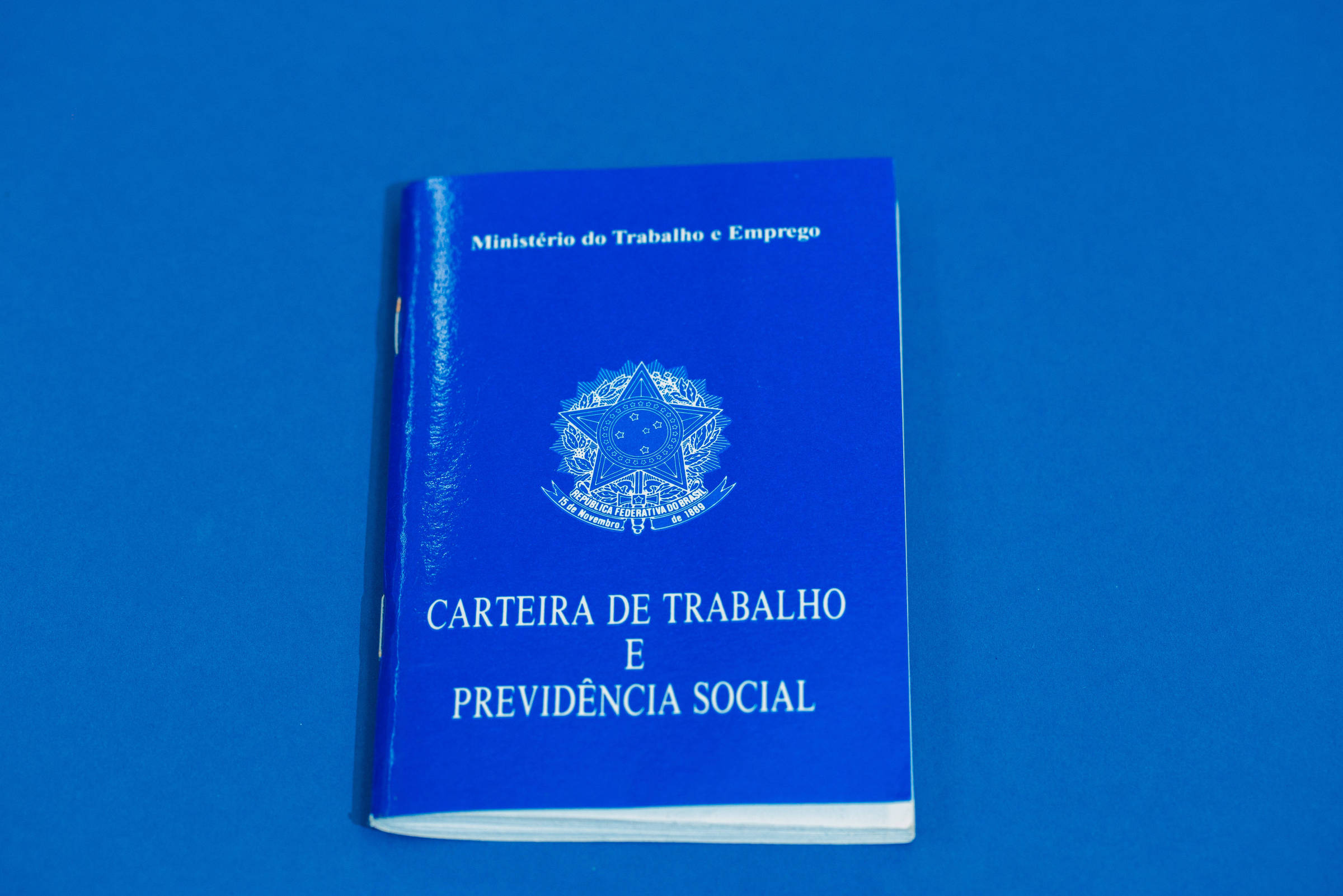 Mulheres negras ganham 55% de remuneração de homens brancos, diz estudo